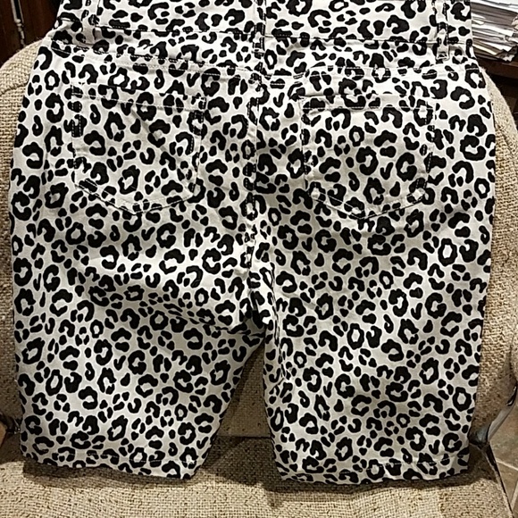 Shorts - Picture 2 of 3